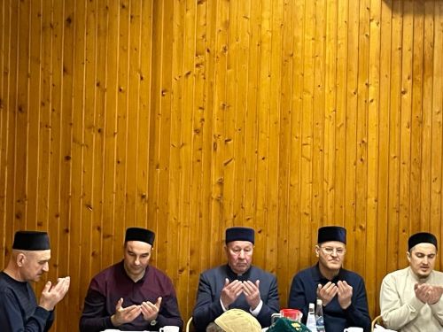 Нотфуллинар гаиләсе Салавычта ифтар үткәрде (+фоторепортаж)