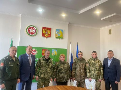 Балтачта ялга кайткан егетләр район башлыгы белән очрашты (+фото)
