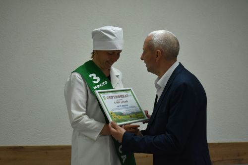 Иң яхшы сыер савучы, ясалма орлыкландыручы һәм зоотехник кайсы хуҗалыктан? (+ Бик күп фото)