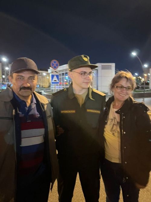 Теләковларның уллары Раил армиягә китте