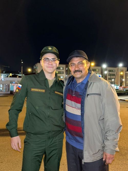 Теләковларның уллары Раил армиягә китте