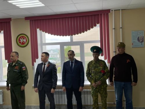 Балтач гимназиясендә Азат Галимов истәлегенә истәлек тактасы куелды (фото)