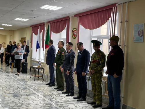 Балтач гимназиясендә Азат Галимов истәлегенә истәлек тактасы куелды (фото)