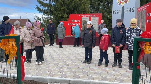 Сизнерда митинг вакытында һәйкәл ачылды, истәлек тактасы куелды (фоторепортаж)