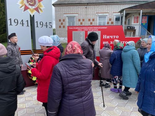 Сизнерда митинг вакытында һәйкәл ачылды, истәлек тактасы куелды (фоторепортаж)