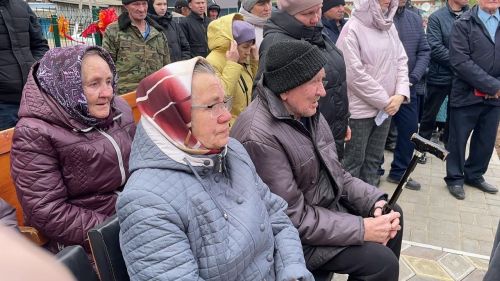 Сизнерда митинг вакытында һәйкәл ачылды, истәлек тактасы куелды (фоторепортаж)