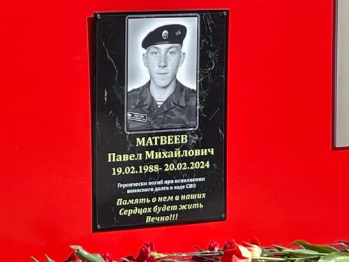 Сизнерда митинг вакытында һәйкәл ачылды, истәлек тактасы куелды (фоторепортаж)