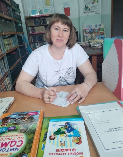 Школаын ужась библиотекарьёс — огдыре дышетӥсьёс, визьнодасьёс но психологъёс