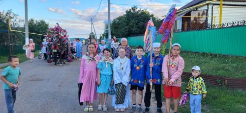 Чапшарда ретро киемнәр киеп әрәпә җыйганнар (фото)