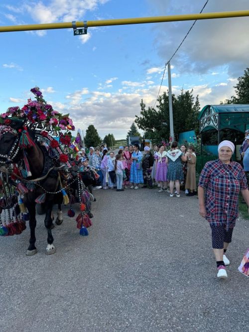 Чапшарда ретро киемнәр киеп әрәпә җыйганнар (фото)