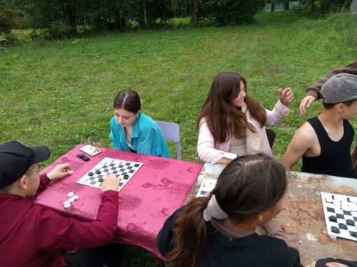 Яшүсмерләргә һәм балаларга шашка ярышы булып узды (фото)