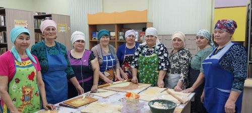 Борнакның гүзәл ханымнары фронттагы егетләргә токмач кискән