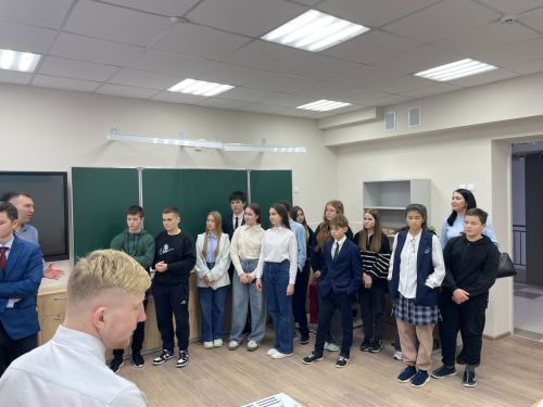 Рәйхан Низамов: «Белемле һәм һөнәрле яшьләргә кайда да эшләве дә, яшәве дә җиңелрәк!»