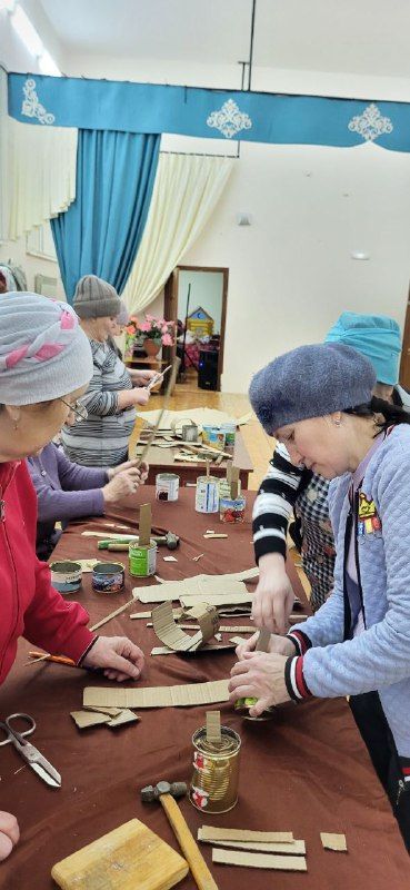 Чапшар авыл клубында җиңү шәмнәре ясаганнар