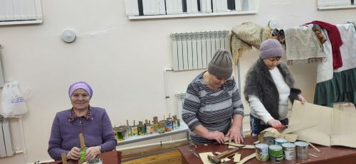 Чапшар авыл клубында җиңү шәмнәре ясаганнар