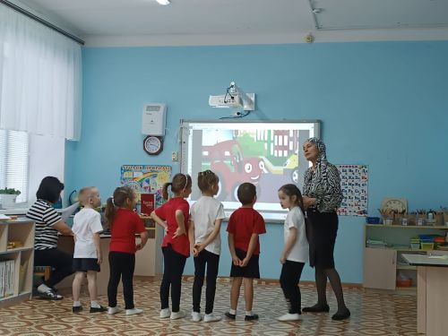 Ор авылы балалары «Светофор илендә сәяхәт» ясады