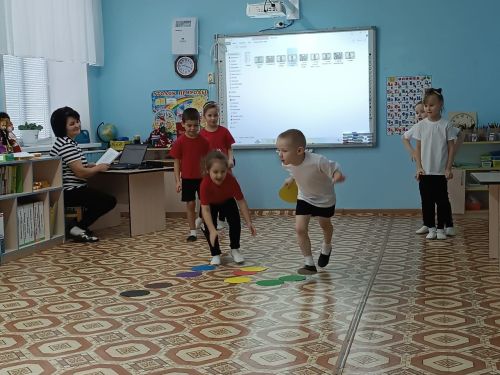 Ор авылы балалары «Светофор илендә сәяхәт» ясады