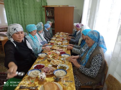 Фәйрүзә Зәкиева элеккеге хезмәттәшләрен кунакка җыйган
