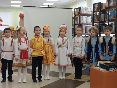 Балтач үзәк балалар китапханәсендә “Безне берләштерүче көн” чарасы узды