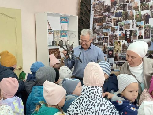 Бакча балалары да гуманитар ярдәм туплый (+ бик күп фото)