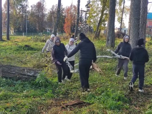 Норма мәктәбе волонтерлары зират чистартуда катнашкан