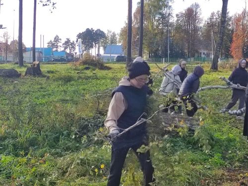 Норма мәктәбе волонтерлары зират чистартуда катнашкан
