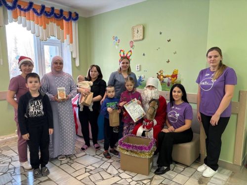 «Факел»лылар хастаханәдә дәваланучы балаларны сөендергән