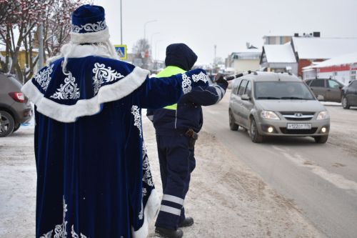 Балтачта Кыш бабай шоферларны да сөендерә