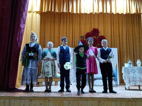 Көшкәтбаш балалары «Ак яфрак» әкиятен сәхнәләштерде