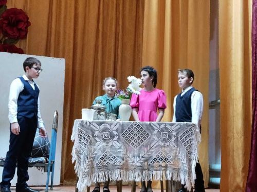 Көшкәтбаш балалары «Ак яфрак» әкиятен сәхнәләштерде