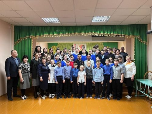 Көшкәтбаш егетләре укучылар белән очрашты