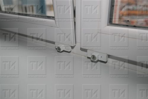 Пластик тәрәзә төбендәге сары тапларны ничек бетерергә?