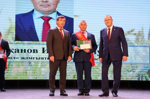 Районыбызда бик зур чара — алдынгылар слеты булып узды