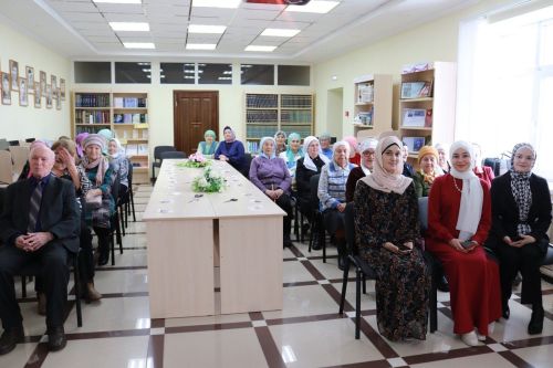 Үзәк зурлар китапханәсендә «Мин бит, хатын-кыз» әдәби музыкаль кичә узды (видео)