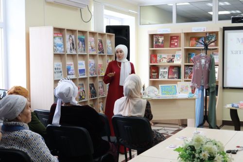 Үзәк зурлар китапханәсендә «Мин бит, хатын-кыз» әдәби музыкаль кичә узды (видео)