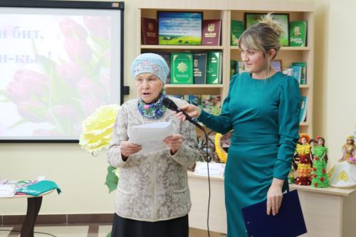 Үзәк зурлар китапханәсендә «Мин бит, хатын-кыз» әдәби музыкаль кичә узды (видео)