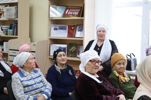 Үзәк зурлар китапханәсендә «Мин бит, хатын-кыз» әдәби музыкаль кичә узды (видео)