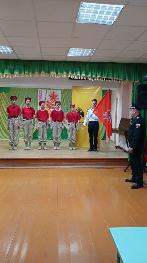 Түнтәр мәктәбендә укучыларны «Яшьармиячеләр» сафына кабул иттеләр