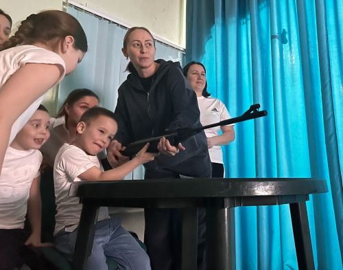Карадуган балалары әти-әниләре белән «Гаиләле аҗаган»да катнашты