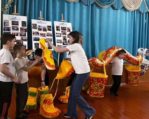 Карадуган балалары әти-әниләре белән «Гаиләле аҗаган»да катнашты