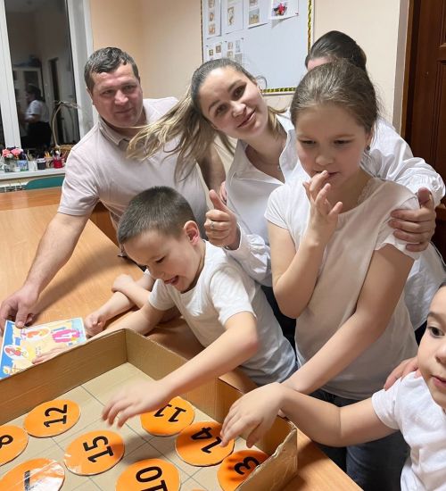 Карадуган балалары әти-әниләре белән «Гаиләле аҗаган»да катнашты