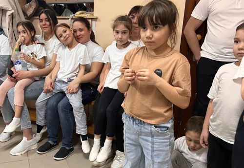 Карадуган балалары әти-әниләре белән «Гаиләле аҗаган»да катнашты