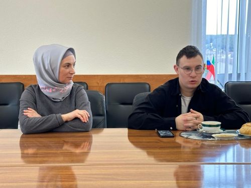 Балтач районы башлыгы Илнар Галиев һәм аның әнисе Гөлназ ханым белән очрашты