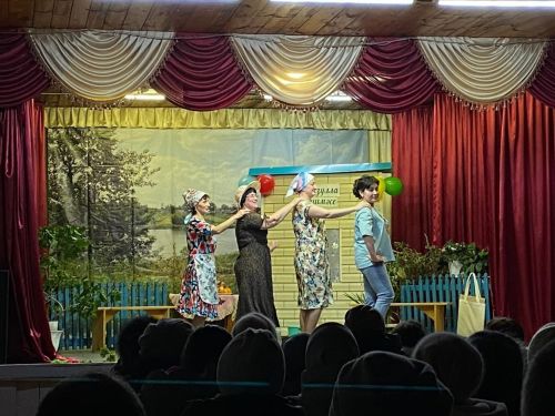 Сәрдек авылы үзешчәннәре сәхнәне гөрләтте...