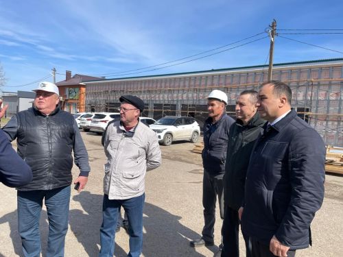 Балтачта барган төзелешләр белән республиканың төп инвестицион-төзелеш идарәсе җитәкчесе танышты