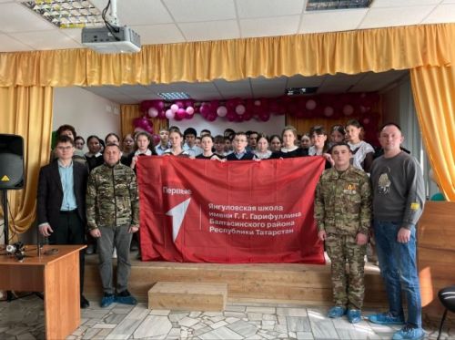 Батырлык дәресендә хәрби Раушан Рамазанов сөйләде