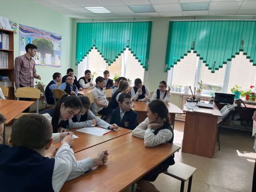 Нөнәгәр укучылары «Тукай мәйданы»нда көч сынашкан