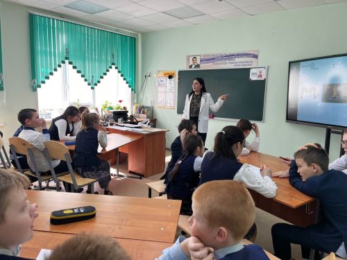 Нөнәгәр укучылары «Тукай мәйданы»нда көч сынашкан