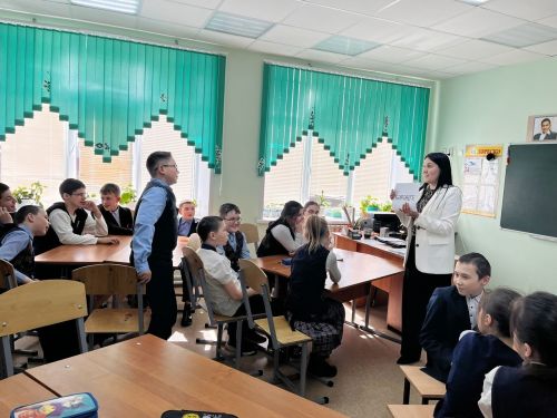 Нөнәгәр укучылары «Тукай мәйданы»нда көч сынашкан