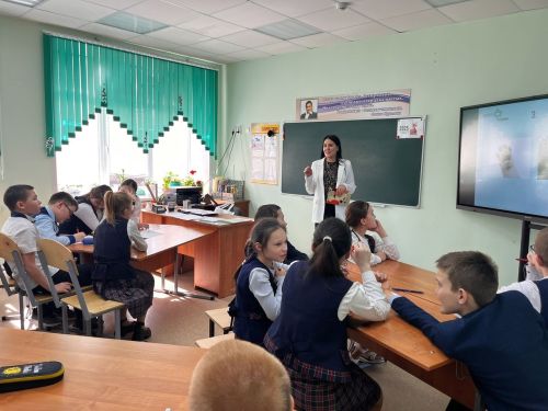 Нөнәгәр укучылары «Тукай мәйданы»нда көч сынашкан